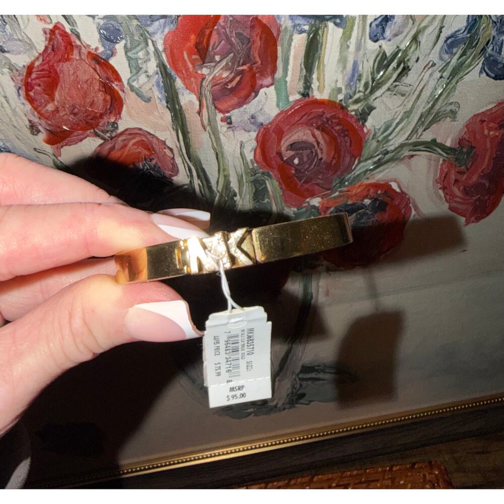 NWT Michael Kors MK Twist Lock Gold Tone Rhinestone Bangle Bracelet - Picture 2 of 12